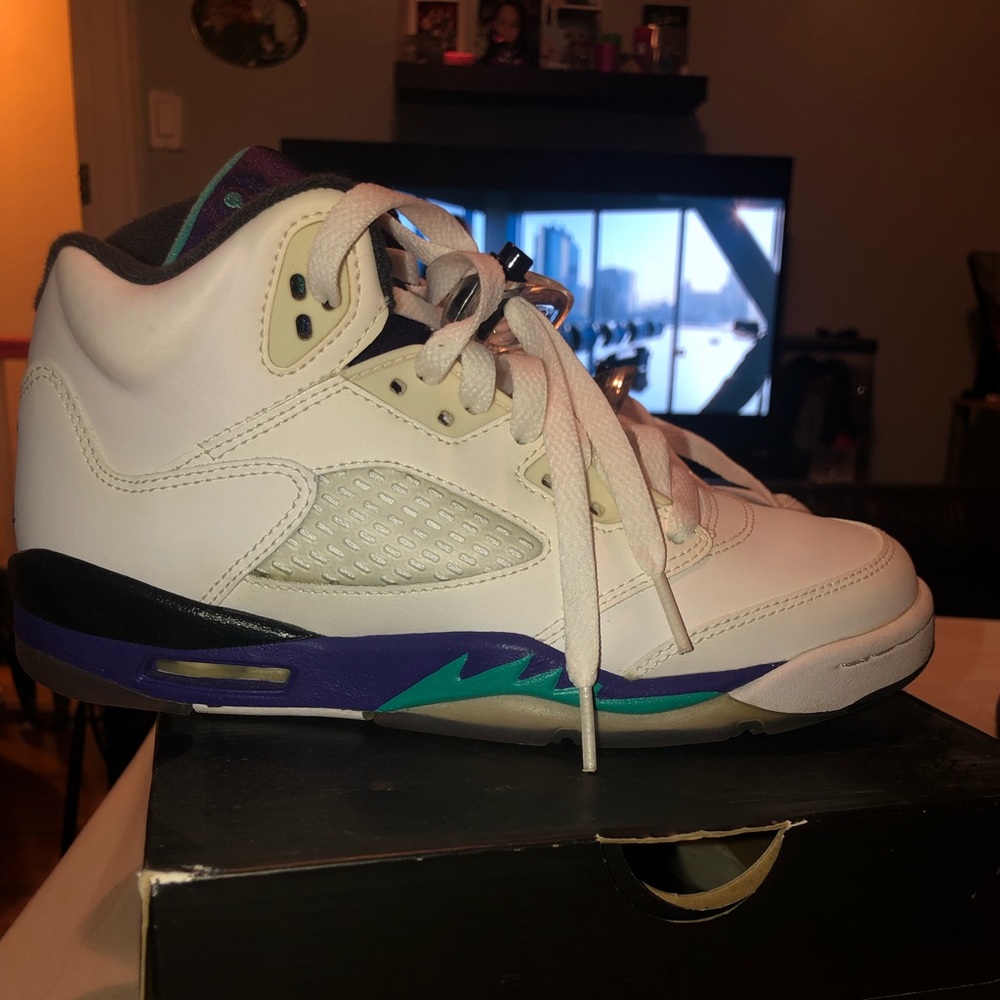 Jordan grape 5 (boys size) - Picture 4 of 5